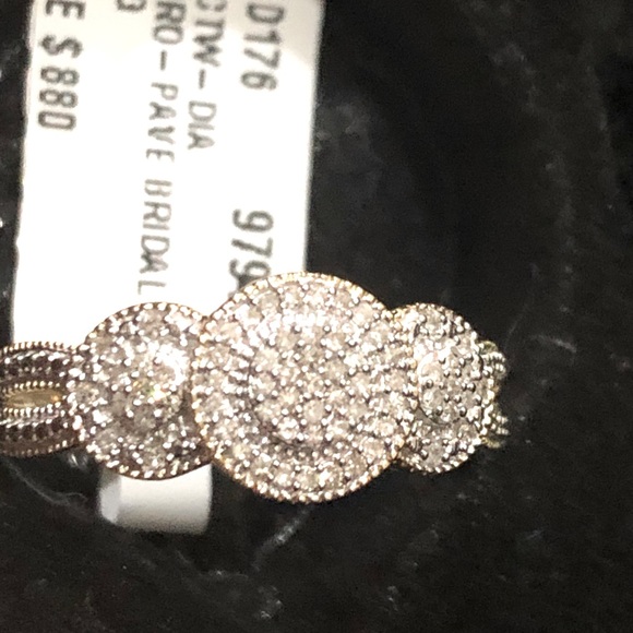 10k White Gold Three circle Natural Diamond Ring - Picture 2 of 3